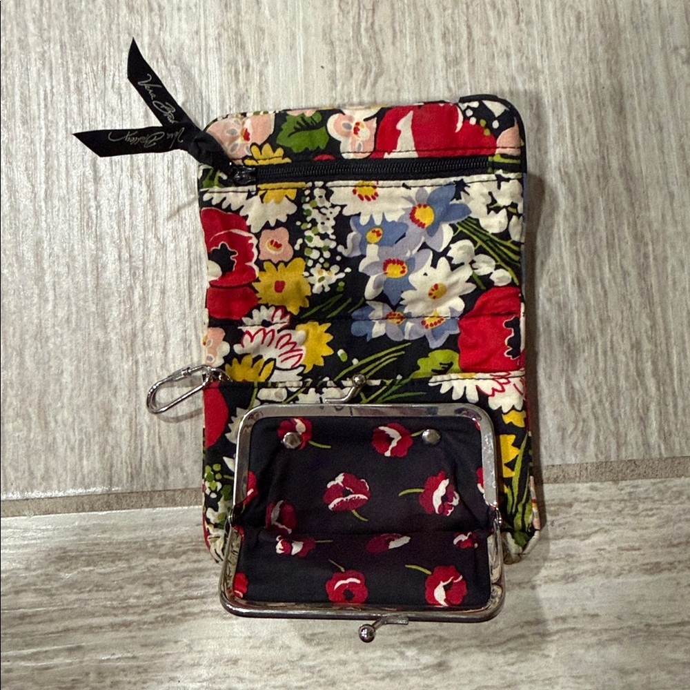 wallet is Vera Bradley retired Poppy Fields pattern - Picture 4 of 5